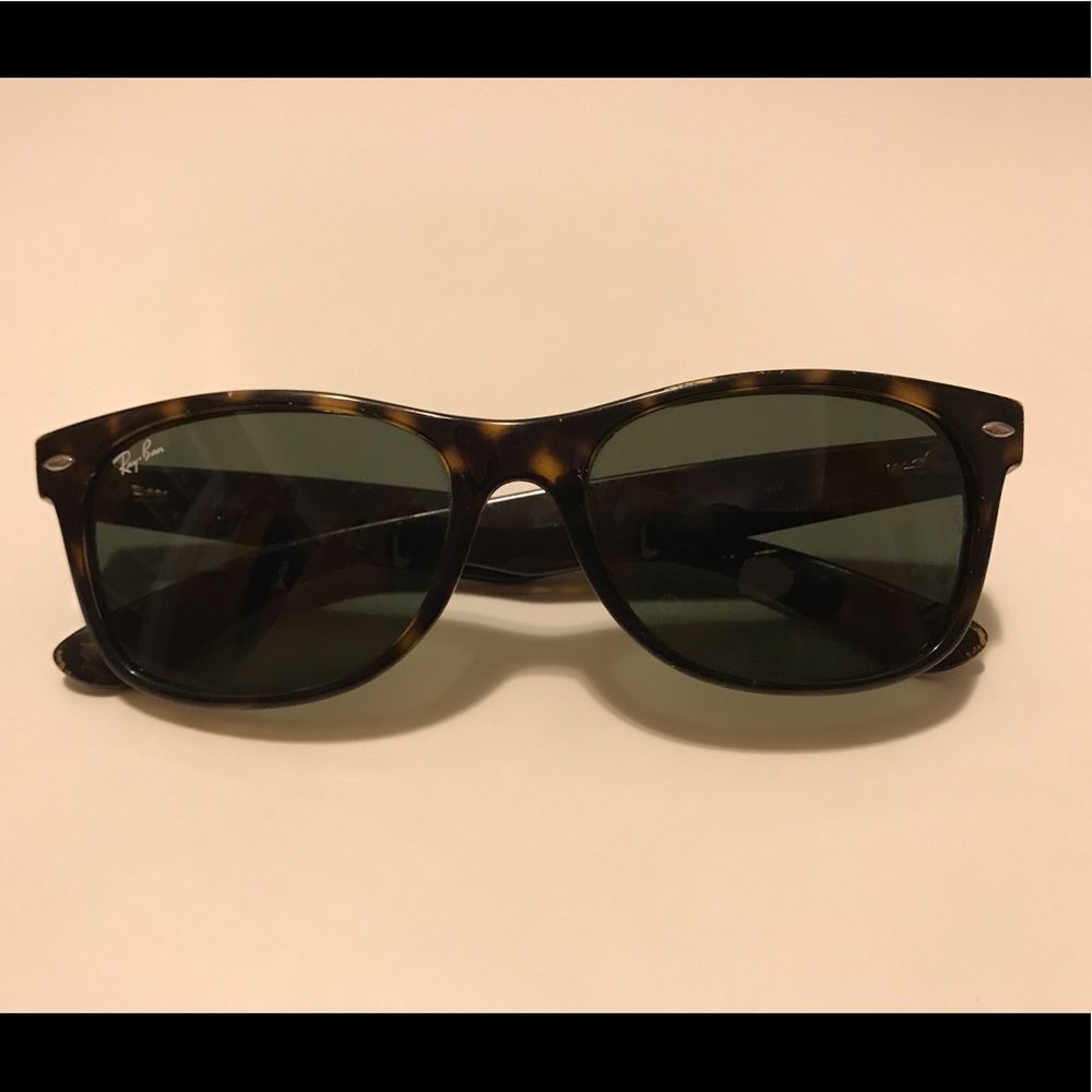 Ray Ban Wayfarer tortoise